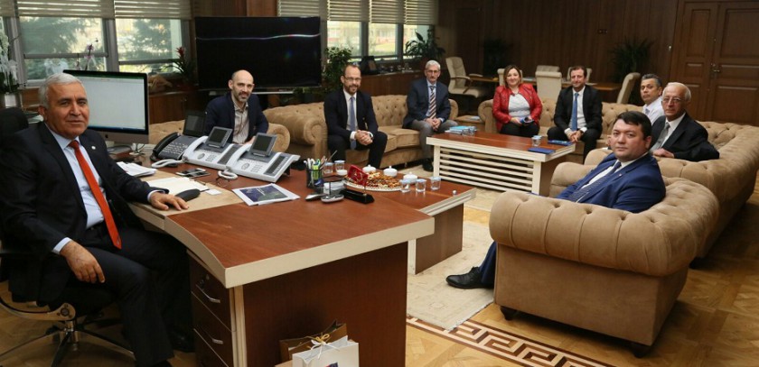 Başkanımız Sn. İsmail Raci BAYER, ASKİ Genel Müdürü Sayın Prof.Dr. Cumali KINACI’yı makamında ziyaret etti.