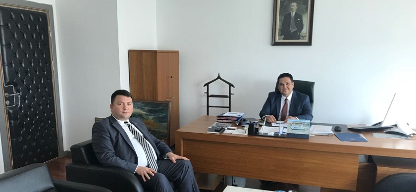 Başkanımız Sn. İsmail Raci BAYER, İller Bankası A.Ş. Genel Müdür Yardımcısı olarak atanan Sn. Emrah BAYDEMİR’e hayırlı olsun ziyaretinde bulunarak, Başkanlığımız faaliyetleri hakkında bilgi paylaştı.