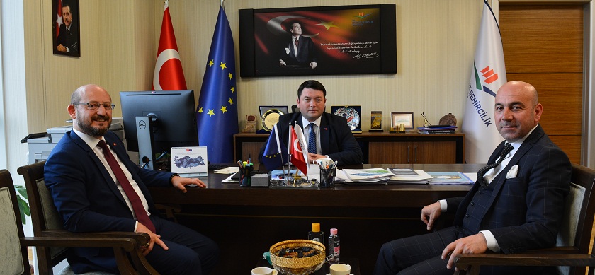 Niksar Belediye Başkanı Sn. Özdilek ÖZCAN ve Etüt Proje Müdürü Sn. Danişmend Hüseyin ŞAHİN, Başkanımız Sn. İsmail Raci BAYER'i makamında ziyaret etti.