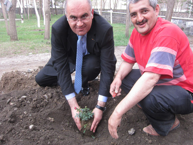 İl Müdürlüğümüz hizmet binası bahçe düzenlemesi ve ağaç dikimi