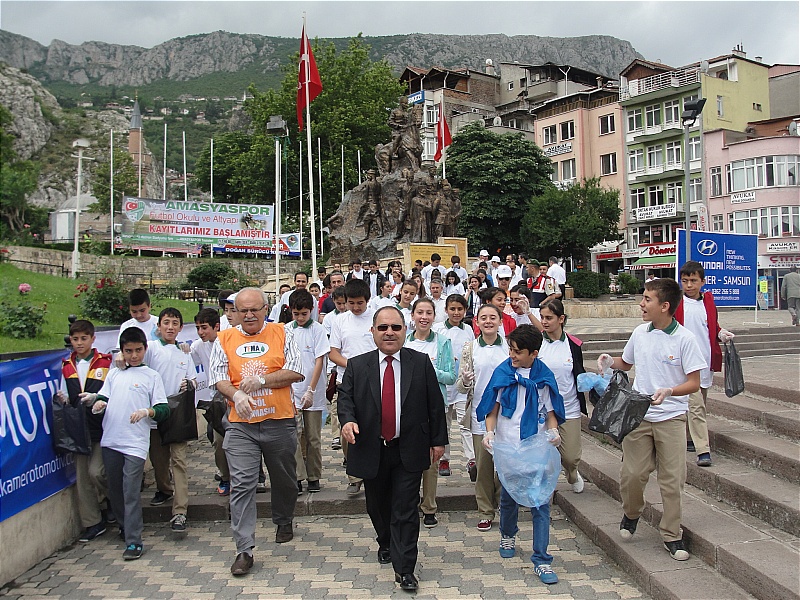 Çevre Haftasında Şehir Merkezinde Çevre Temizliği Yapıldı.