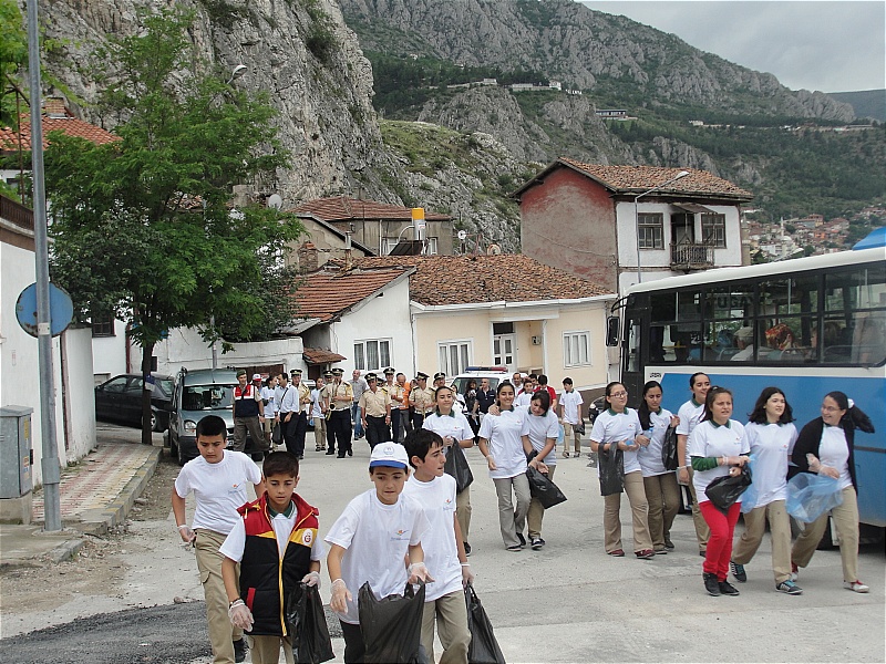 Çevre Haftasında Şehir Merkezinde Çevre Temizliği Yapıldı.