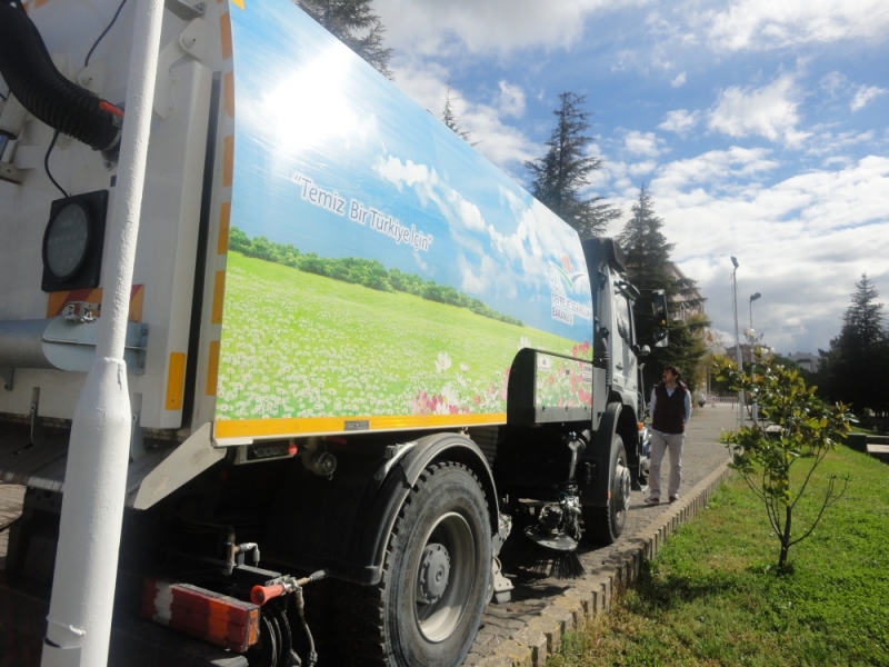 Suluova İlçe Belediye Başkanlığına Vakumlu Yol Süpürme Aracı Teslim Edilmiştir.