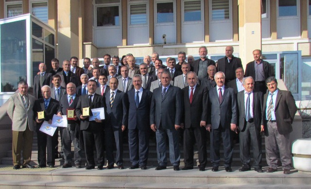 71 EMEKLİ PERSONELİMİZ İÇİN TEŞEKKÜR VE PLAKET TÖRENİ DÜZENLENMİŞTİR.