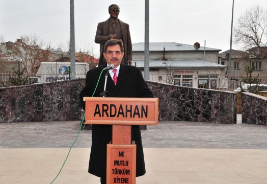 Sayın Bakanımız İdris GÜLLÜCE, Ardahan'da 8 mart dünya kadınlar günü dolayısıyla hazırlanan serginin açılışını yaptı