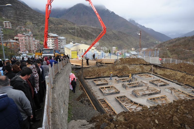 Murgul da Yapımı Tamamlanan 12 derslikli İlkokul ile Anaokulu Binası Düzenlenen Törenle Atıldı