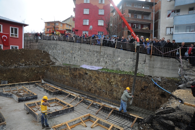 Murgul da Yapımı Tamamlanan 12 derslikli İlkokul ile Anaokulu Binası Düzenlenen Törenle Atıldı