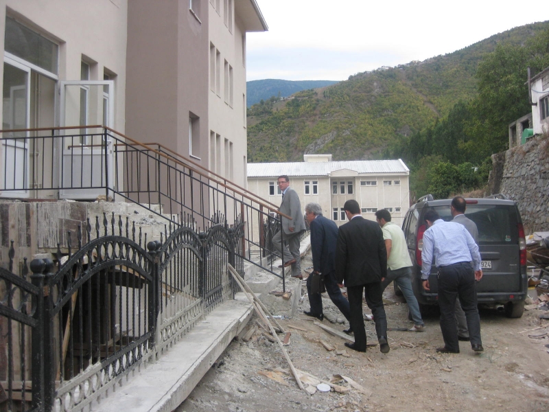 Artvin Sağlık Meslek Lisesi İnşaatında inceleme 