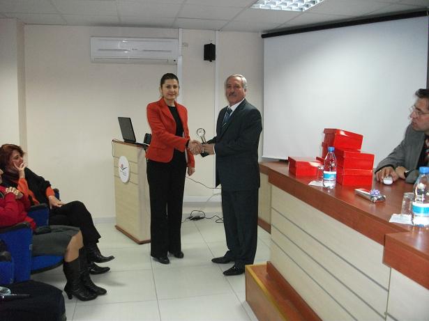 DAVRANIŞ KURALLARI SEMİNERİNDE BAŞARILI PERSONELLERİMİZİN ÖDÜLLENDİRİLMESİ