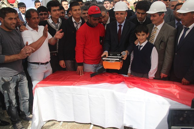 Endüstri Meslek Lisesi Bahçesine 24 Derslikli Ek Bina Temel Atma Töreni Yapıldı