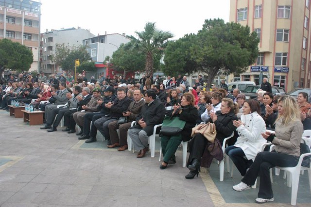 Çevre ve Şehircilik Bakanlığı, Belediyemize 600 bin lira değerinde iki temizlik aracı hibe etti.