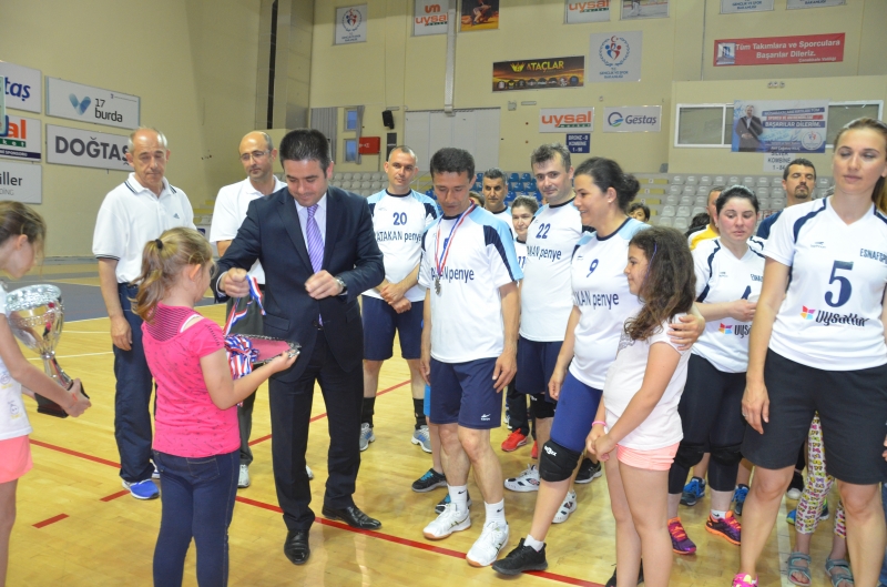 Çevre İçin Elele Kurumlar Arası Bay-Bayan Karma Voleybol Turnuvası Ödül Töreni