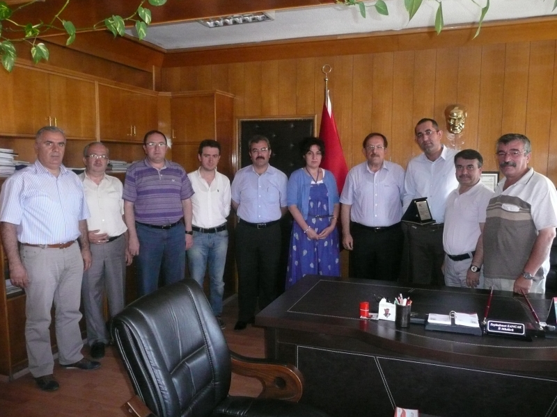 Tayini çıkan personelimiz Şaban TAMDEMİR' e Veda Plaketi.