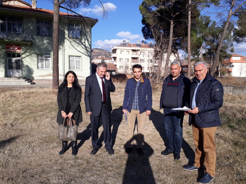 İl Müdürümüz Suat ATMACA Yapılması Planlanan Osmancık 16 Derslikli  İmamhatip Ortaokulunun Mahalinde İncelemelerde Bulundu.