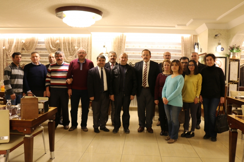 Emekliye Ayrılan Personelimiz Şube Müdürlerimizden Adnan DOĞAN'a Düzenlenen Veda Yemeğinde İl Müdürümüz Seyitahmet SANCAK Tarafından Plaket Verildi.