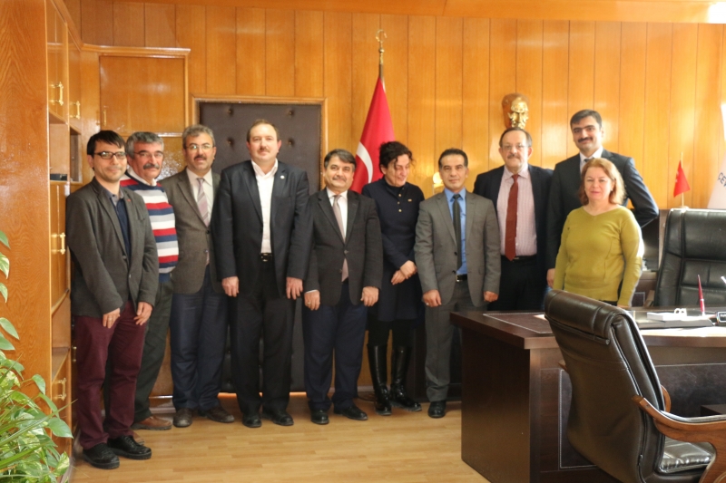  Yozgat Çevre ve Şehircilik İl Müdürlüğüne Naklen Tayin Olan Müdürlüğümüz Personellerinden Elvan SOYBİR' e İl Müdürümüz Seyitahmet SANCAK Tarafından Plaket Verildi.