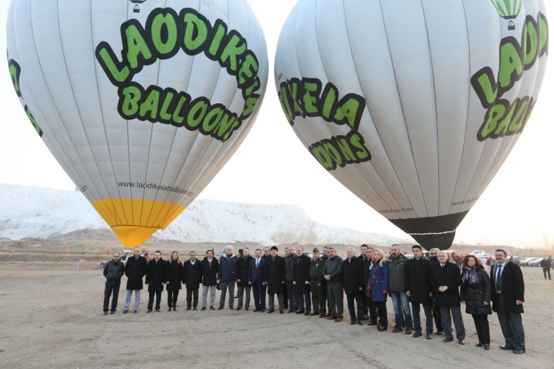 PAMUKKALEDE SICAK HAVA BALON UÇUŞLARI BAŞLAMIŞTIR.