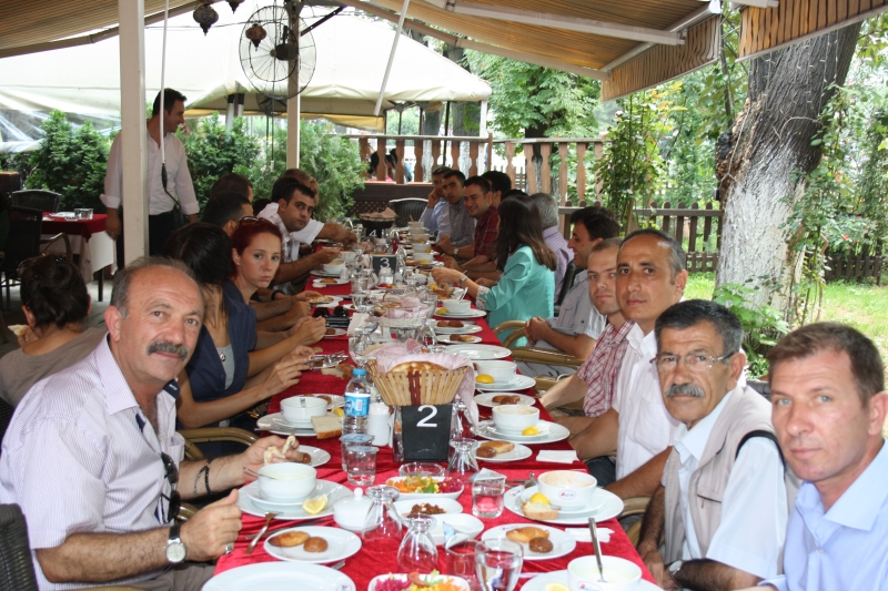 EMEKLİ OLAN VE BAŞKA İLLERE ATANAN MESAİ ARKADAŞLARIMIZLA VEDALAŞTIK.