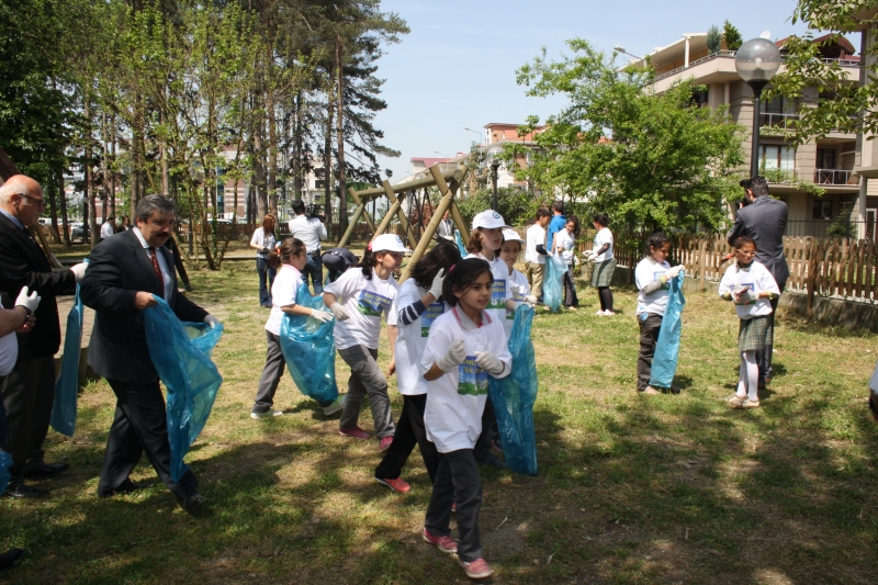 Bakanlığımızca 1-7 Mayıs 2015 tarihleri arasında başlatılmış olan Temiz Çevrem kampanyası kapsamında İlimiz Merkez ve Çilimli İlçesinde Etkinlikler Gerçekleştirildi