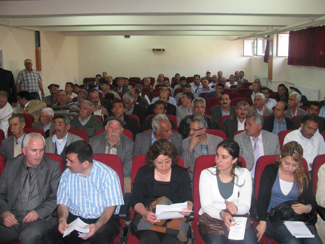 İlimiz Baskil İlçesinde Yapılması Planlanan Entegre Çimento Fabrikası ve Malzeme Ocakları Projesi İle İlgili Halkın Katılım Toplantısı Gerçekleştirildi.