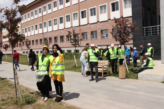 Temiz Bir Üniversite İçin El Ele