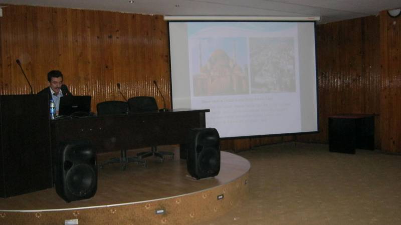 1. ULUSAL CAMİ MİMARİSİ SEMPOZYUMU İLE İLGİLİ SEMİNER VERİLDİ