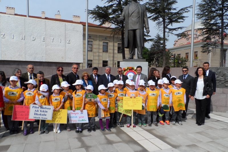 İL MÜDÜRÜMÜZ SAYIN HABİB BULGUROĞLU ATATÜRK ANITINA ÇELENK KOYDU