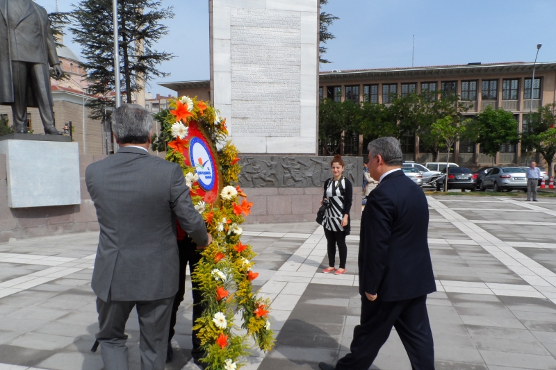 İL MÜDÜRÜMÜZ SAYIN HABİB BULGUROĞLU ATATÜRK ANITINA ÇELENK KOYDU