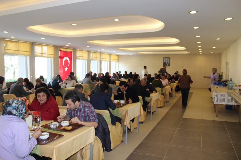 BİR ÖĞÜNÜMÜZ BUĞDAY ÇORBASI, HOŞAF VE KURU EKMEK 