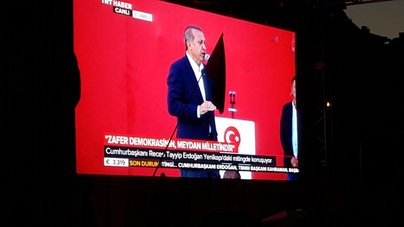 DEMOKRASİ VE ŞEHİTLER MİTİNGİ