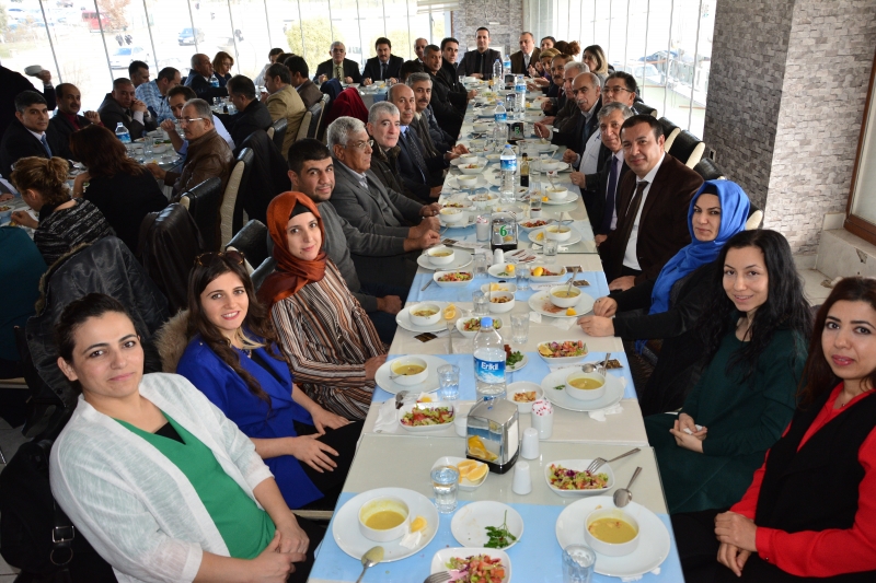  MÜDÜRLÜĞÜMÜZ PERSONELİ İL MÜDÜR YARDIMCISI MUHİTTİN TAŞKIN ˜IN HATAY  ÇEVRE VE ŞEHİRCİLİK İL MÜDÜRLÜĞÜNE  ATANMASI NEDENİYLE VEDA YEMEĞİ VERİLDİ.