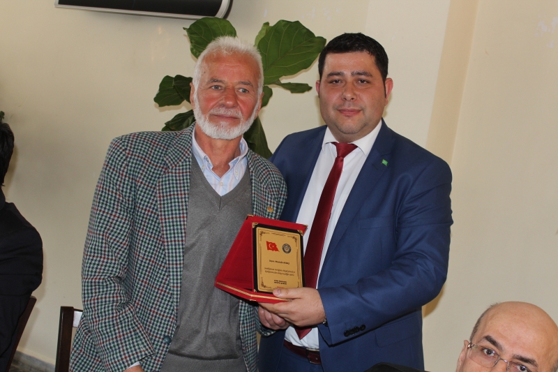 EMEKLİ OLAN PERSONELLERİMİZE PLAKET VERİLDİ