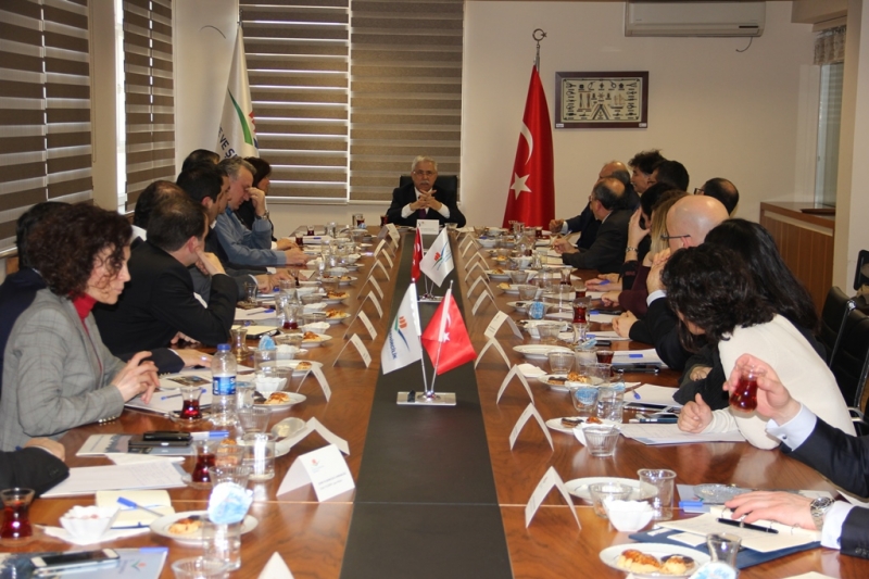 İstanbul'daki Çevre Mühendisliği bölümlerinin öğretim üyeleri ile çevre problemlerini ve çözüm yolları tüm yönleri ile Müsteşarımız ve İl Müdürümüzün katılımıyla İl Müdürlüğümüz koordinesinde değerlendirilmiştir.