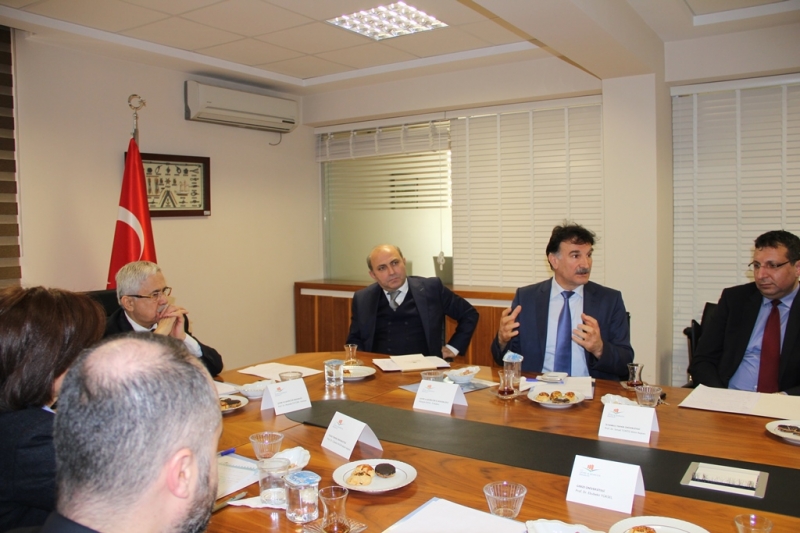 İstanbul'daki Çevre Mühendisliği bölümlerinin öğretim üyeleri ile çevre problemlerini ve çözüm yolları tüm yönleri ile Müsteşarımız ve İl Müdürümüzün katılımıyla İl Müdürlüğümüz koordinesinde değerlendirilmiştir.