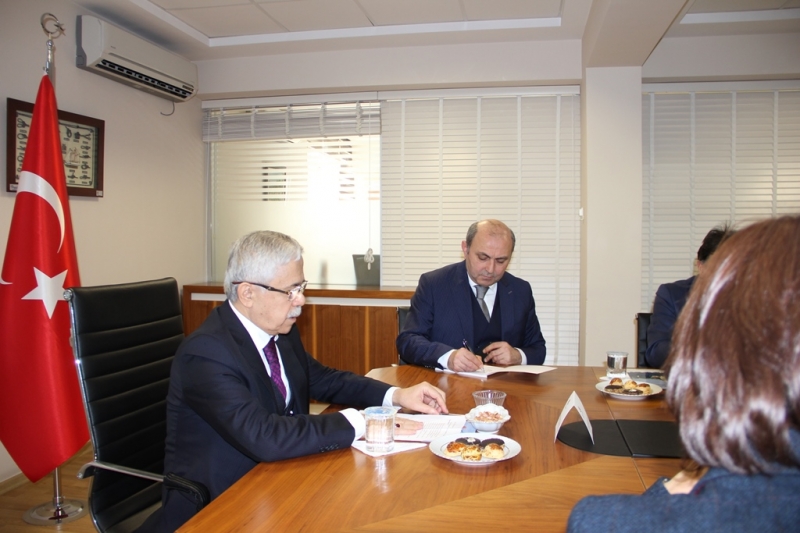 İstanbul'daki Çevre Mühendisliği bölümlerinin öğretim üyeleri ile çevre problemlerini ve çözüm yolları tüm yönleri ile Müsteşarımız ve İl Müdürümüzün katılımıyla İl Müdürlüğümüz koordinesinde değerlendirilmiştir.