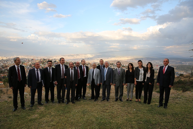 Çevre ve Şehircilik Bakanlığı Müsteşarı Sayın Prof. Dr. Mustafa Öztürk'ün başkanlığındaki heyet kentsel dönüşüm çalışmaları hakkında bilgi aldı.