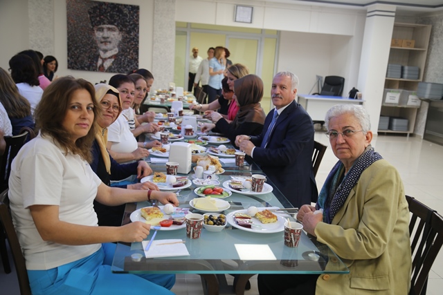 İl Müdürlüğümüzde Anneler Günü Nedeniyle Kahvaltı Programı Düzenlenmiştir.