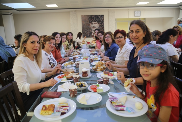 İl Müdürlüğümüzde Anneler Günü Nedeniyle Kahvaltı Programı Düzenlenmiştir.