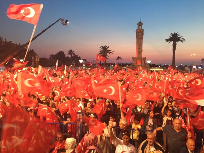 15 TEMMUZ DEMOKRASİ VE MİLLİ BİRLİK GÜNÜNÜ KONAK MEYDANINDA KUTLADIK