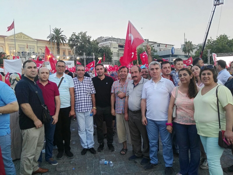 15 TEMMUZ DEMOKRASİ VE MİLLİ BİRLİK GÜNÜNÜ KONAK MEYDANINDA KUTLADIK