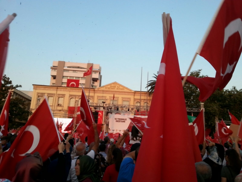 15 TEMMUZ DEMOKRASİ VE MİLLİ BİRLİK GÜNÜNÜ KONAK MEYDANINDA KUTLADIK