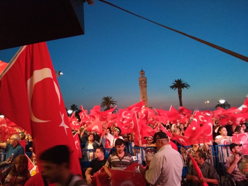 15 TEMMUZ DEMOKRASİ VE MİLLİ BİRLİK GÜNÜNÜ KONAK MEYDANINDA KUTLADIK