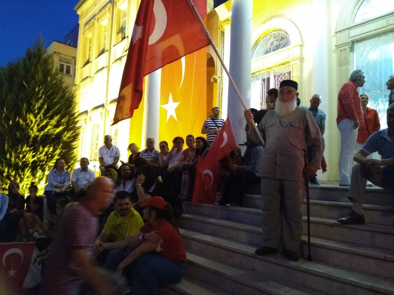 15 TEMMUZ DEMOKRASİ VE MİLLİ BİRLİK GÜNÜNÜ KONAK MEYDANINDA KUTLADIK