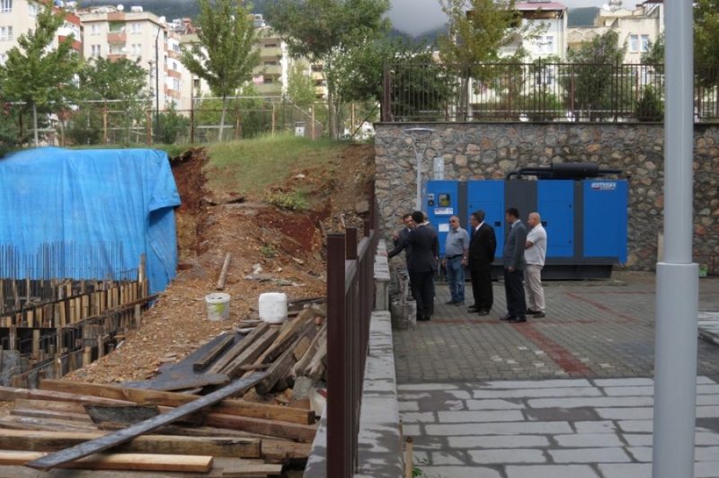 VALİ GÜVENÇER KAMU KURUMLARINA AİT YENİ HİZMET BİNASI İNŞAATLARINDA İNCELEMELERDE BULUNDU