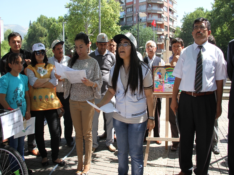 5 HAZİRAN DÜNYA ÇEVRE GÜNÜ MÜNASEBETİYLE DÜZENLENEN RESİM VE ŞİİR YARIŞMASINDA DERECEYE GİREN ÖĞRENCİLERE ÖDÜLLERİ VERİLDİ