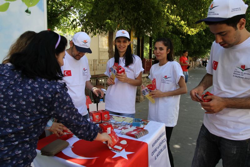 05 HAZİRAN ÇEVRE GÜNÜ MÜNASEBETİYLE TRABZON CADDESİNDE (VALİLİK ÖNÜ) ÇEVRE BİLGİLENDİRME STANDI AÇILDI.