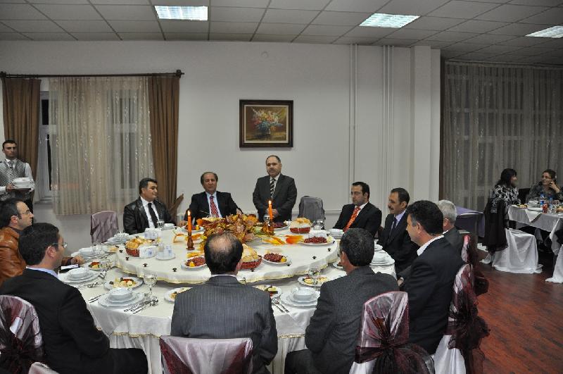 Kars Bayındırlık ve İskan Müdürlüğü Personeli Akşam yemeğinde bir araya geldi