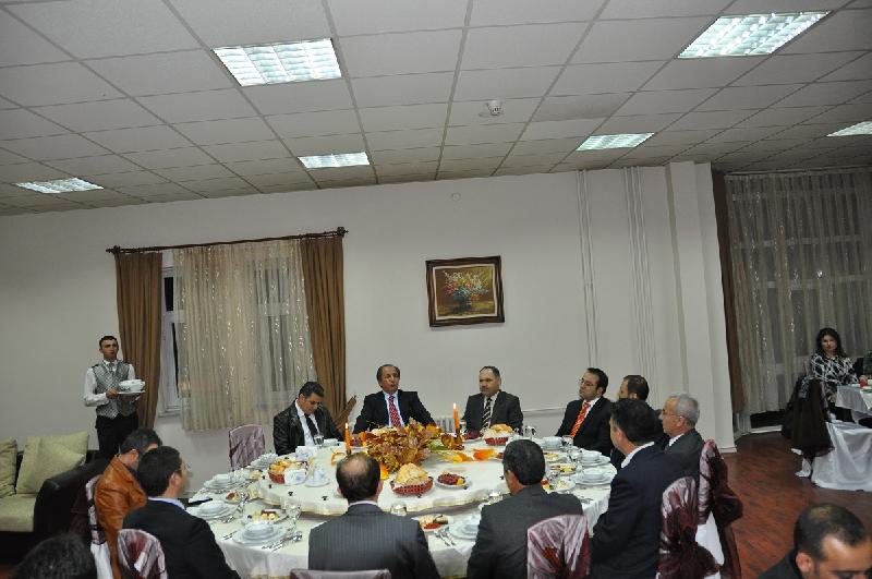 Kars Bayındırlık ve İskan Müdürlüğü Personeli Akşam yemeğinde bir araya geldi