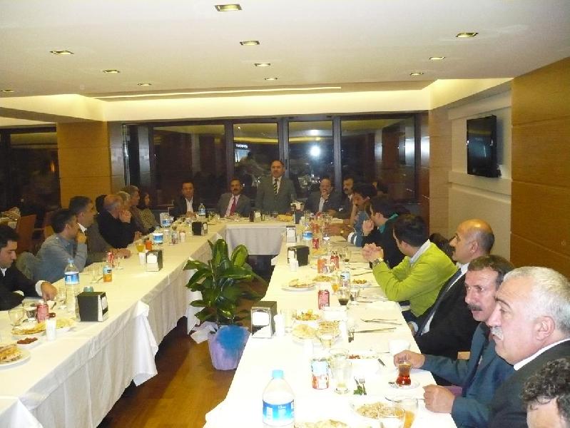 Amasaya Çevre ve Şehircilik İl Müdürlüğü görevine atanan İl Müdürümüz Sayın Ömer BOLAT için düzenlenen veda yemeği