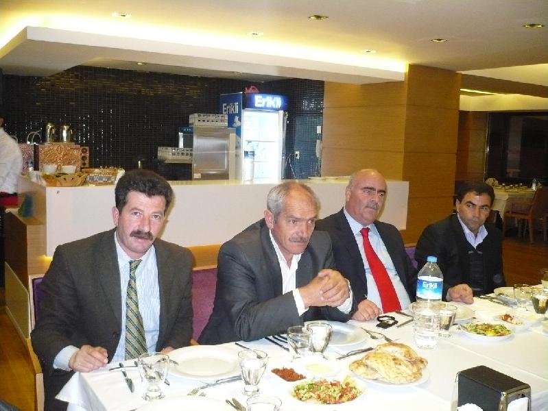 Amasaya Çevre ve Şehircilik İl Müdürlüğü görevine atanan İl Müdürümüz Sayın Ömer BOLAT için düzenlenen veda yemeği